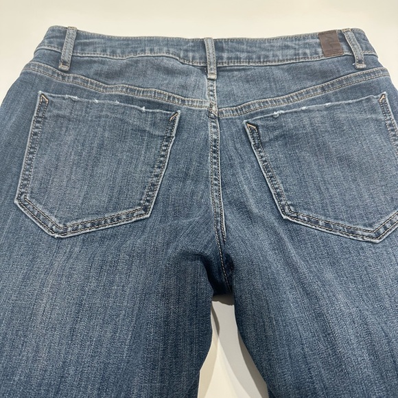 Simply Vera Vera Wang Blue Floral Embroidered‎ Cropped Jeans - Picture 6 of 9